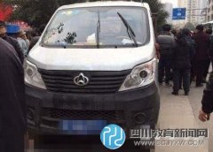 媽媽沒拔車鑰匙 3歲女孩駕車撞傷7旬太婆