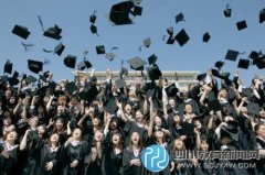 大學生抱怨工資不如民工 評論稱漲薪先得